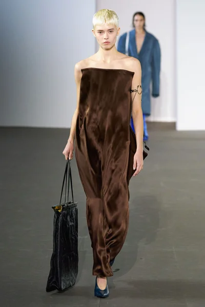Look 30